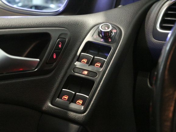 Volkswagen Golf Trendline, 1.4 л, Робот, 2011 фото 1