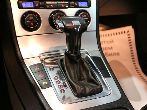 Volkswagen Passat Comfortline, 1.8 л, Робот, 2010 фото 12
