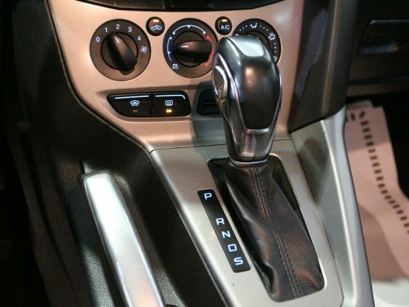 Ford Focus, 1.6 л, Робот, 2012 фото 2