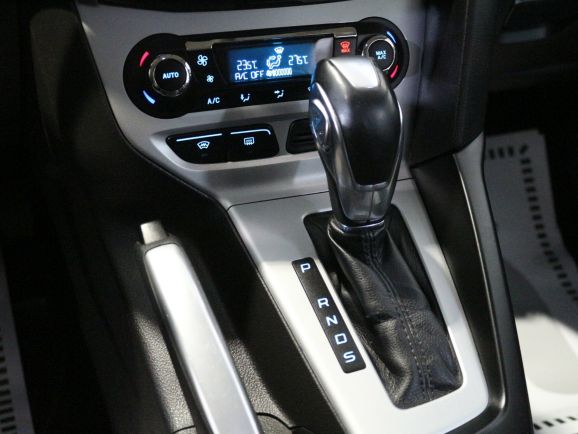 Ford Focus Titanium, 1.6 л, Робот, 2014 фото 11