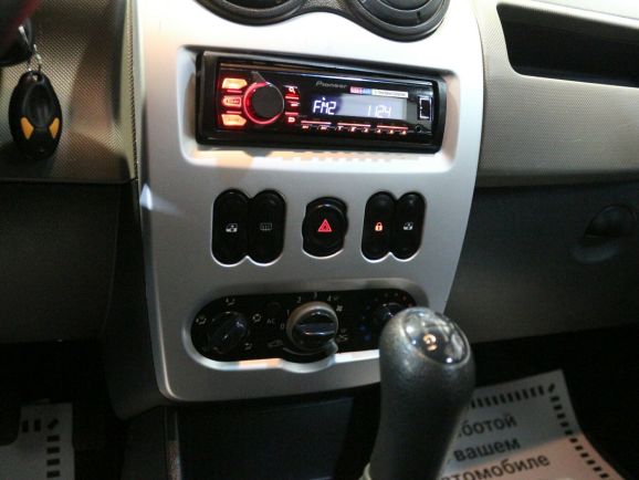 Renault Logan, 1.6 л, МТ, 2013 фото 1