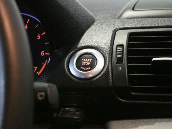 BMW 1 серии, 1.6 л, АТ, 2009 фото 1