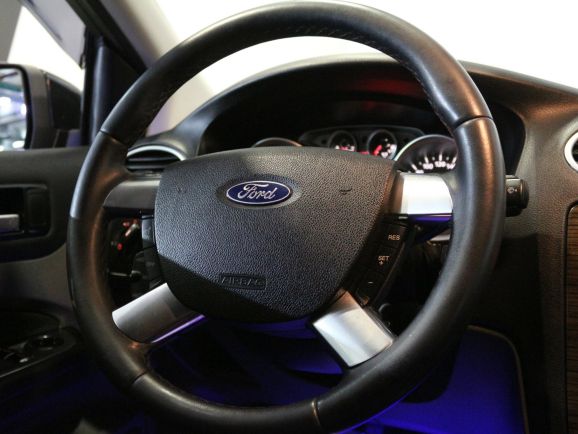 Ford Focus Ghia, 1.8 л, МТ, 2010 фото 9