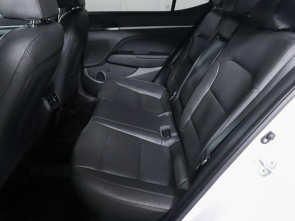 Hyundai Elantra, 2.0 л, АТ, 2019 фото 1