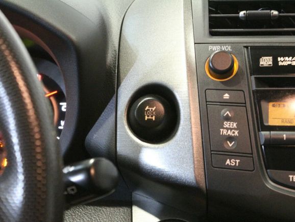 Toyota RAV4, 2.0 л, Вариатор, 2011 фото 14