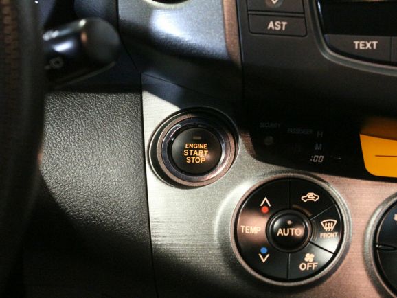 Toyota RAV4, 2.0 л, Вариатор, 2011 фото 16