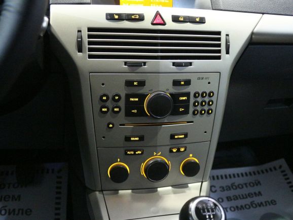 Opel Astra, 1.8 л, МТ, 2011 фото 2