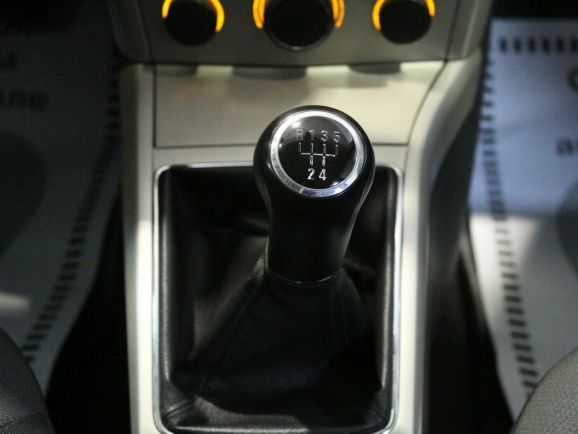 Opel Astra, 1.8 л, МТ, 2011 фото 1