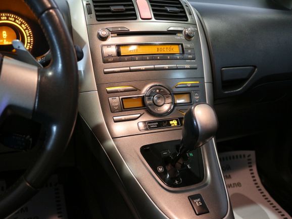 Toyota Auris, 1.6 л, Робот, 2008 фото 9