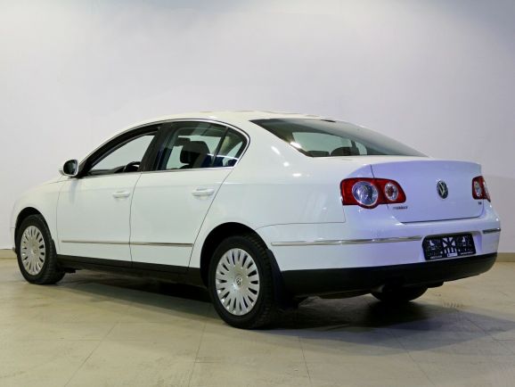 Volkswagen Passat, 1.8 л, Робот, 2010 фото 5