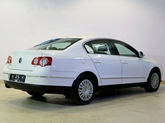 Volkswagen Passat, 1.8 л, Робот, 2010 фото 6
