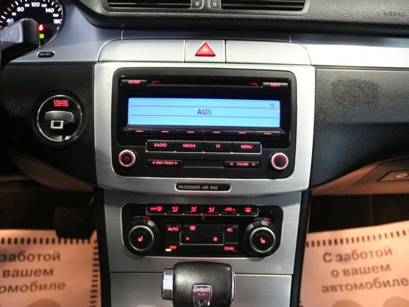 Volkswagen Passat, 1.8 л, Робот, 2010 фото 8