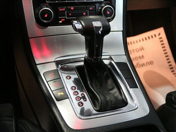 Volkswagen Passat, 1.8 л, Робот, 2010 фото 10