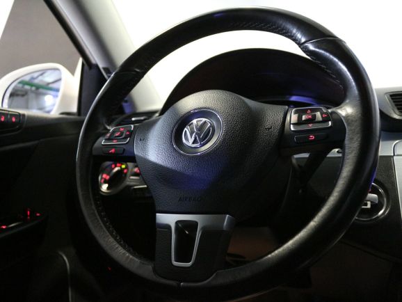 Volkswagen Passat, 1.8 л, Робот, 2010 фото 11