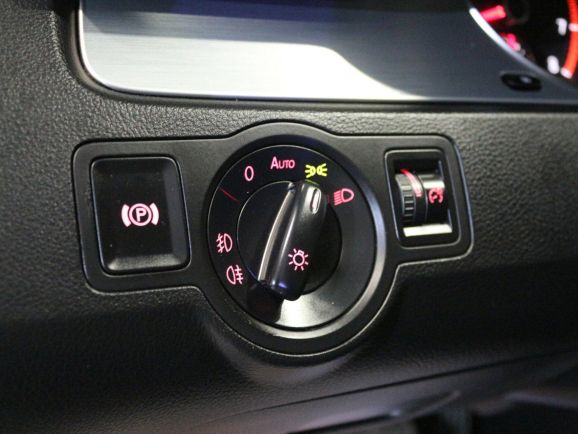 Volkswagen Passat, 1.8 л, Робот, 2010 фото 2