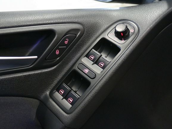 Volkswagen Golf, 1.6 л, Робот, 2011 фото 2