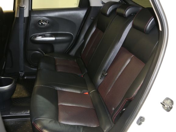 Nissan Juke, 1.6 л, Вариатор, 2012 фото 2