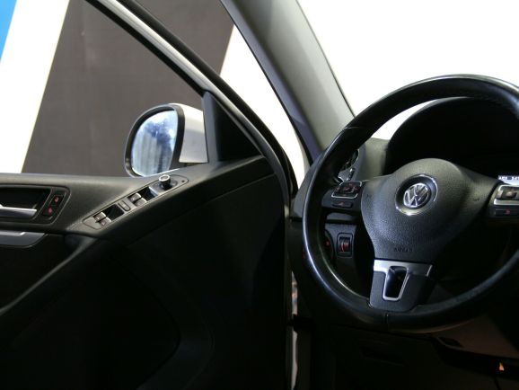 Volkswagen Tiguan, 2.0 л, АТ, 2012 фото 8