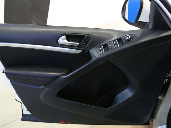 Volkswagen Tiguan, 2.0 л, АТ, 2012 фото 9