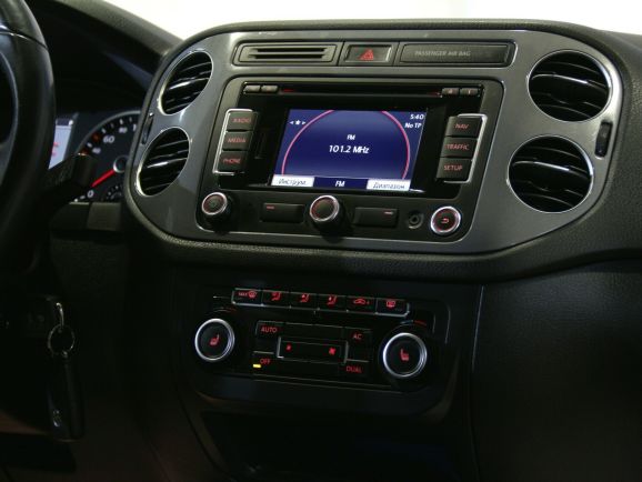 Volkswagen Tiguan, 2.0 л, АТ, 2012 фото 2