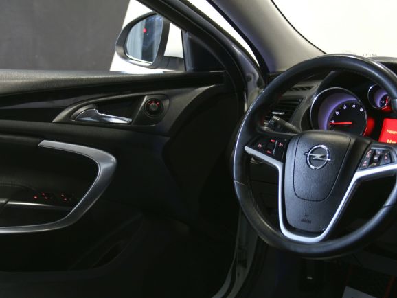 Opel Insignia, 2.0 л, АТ, 2012 фото 9