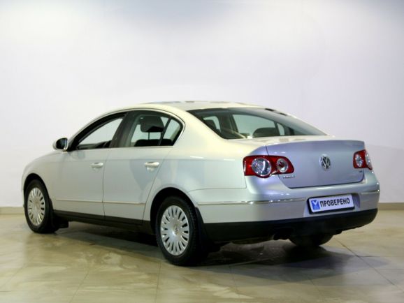 Volkswagen Passat, 1.8 л, Робот, 2009 фото 5