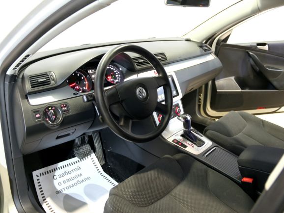 Volkswagen Passat, 1.8 л, Робот, 2009 фото 1