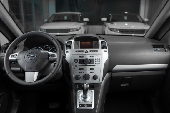 Opel Zafira, Робот, 2011 фото 10