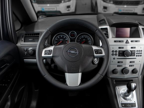 Opel Zafira, Робот, 2011 фото 12