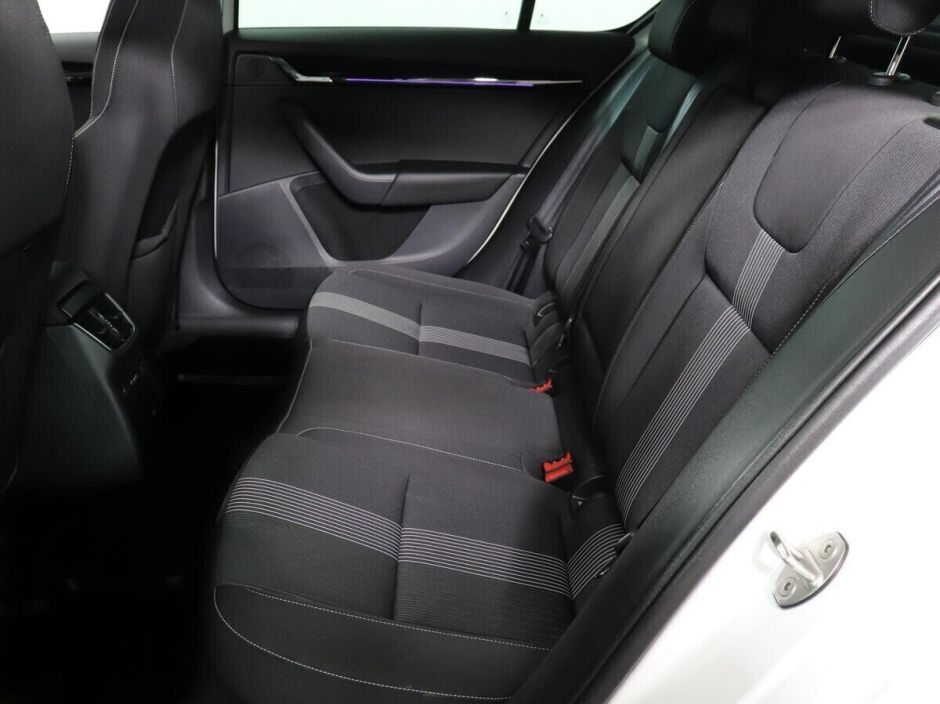 Skoda Octavia, 1.8 л, Робот, 2020 фото 8