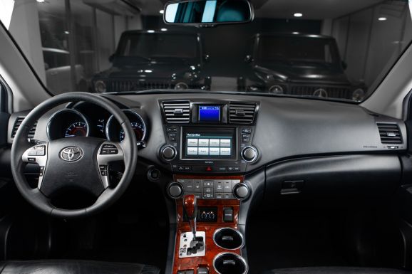 Toyota Highlander, АТ, 2011 фото 8