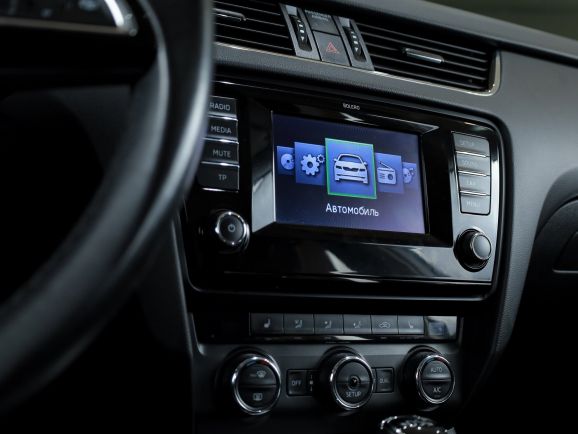 Skoda Octavia, Робот, 2013 фото 15