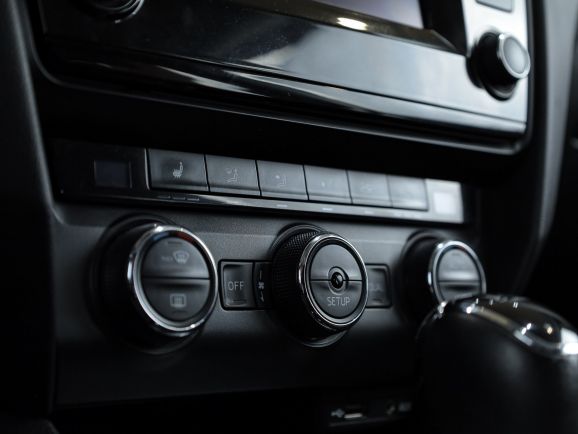 Skoda Octavia, Робот, 2013 фото 16