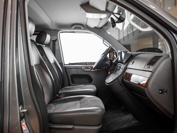 Volkswagen Multivan, Робот, 2011 фото 2