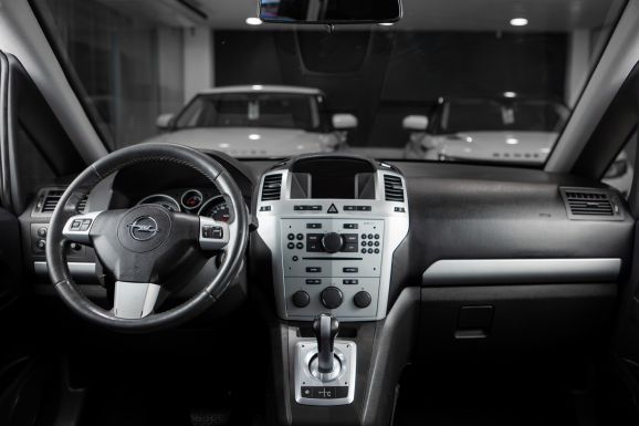 Opel Zafira, Робот, 2012 фото 10