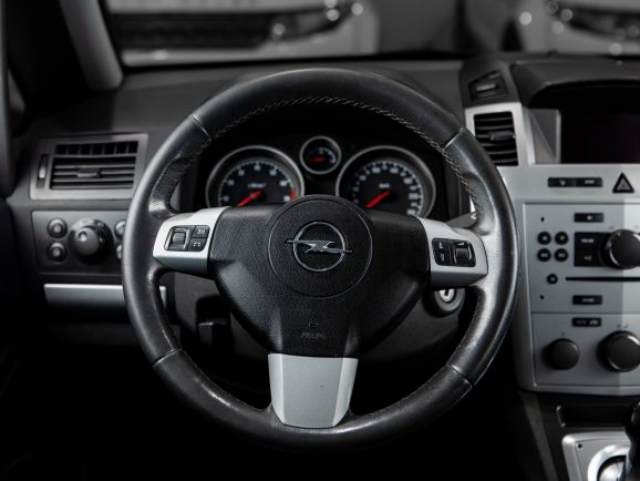 Opel Zafira, Робот, 2012 фото 12