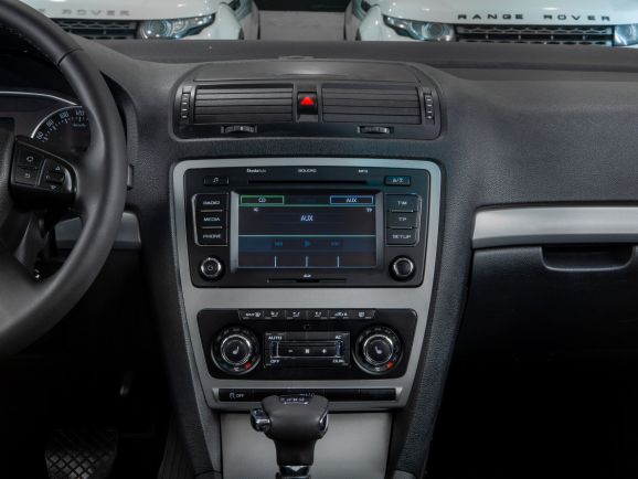 Skoda Octavia, Робот, 2010 фото 12