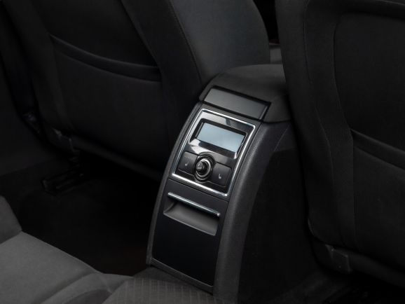 Skoda Superb, Робот, 2014 фото 9