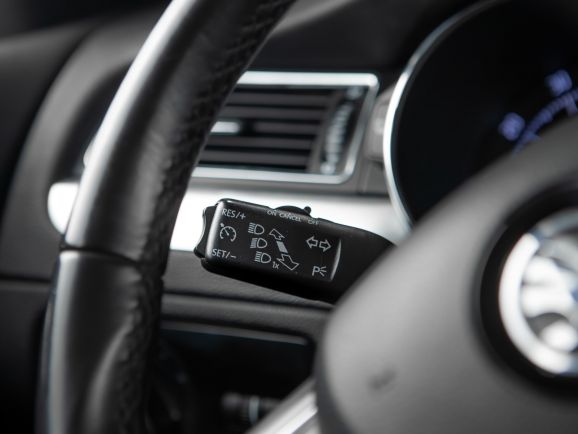 Skoda Superb, Робот, 2014 фото 14