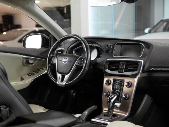 Volvo V40, Робот, 2014 фото 11