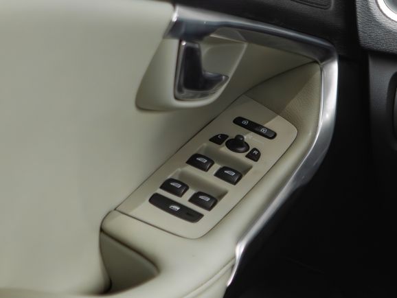 Volvo V40, Робот, 2014 фото 15