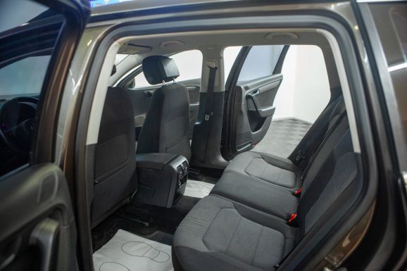 Volkswagen Passat, Робот, 2012 фото 8