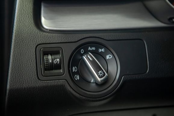 Volkswagen Passat, Робот, 2012 фото 10