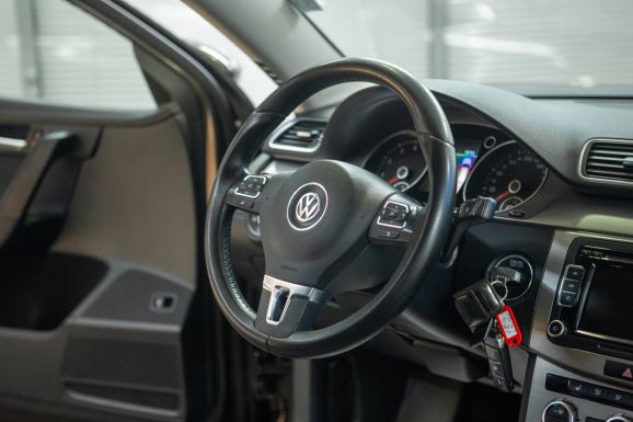 Volkswagen Passat, Робот, 2012 фото 13
