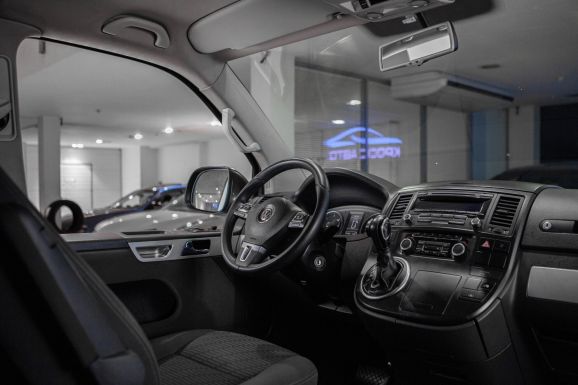 Volkswagen Multivan, Робот, 2012 фото 8