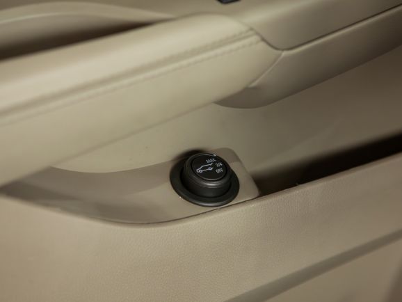 Cadillac SRX, АТ, 2011 фото 16