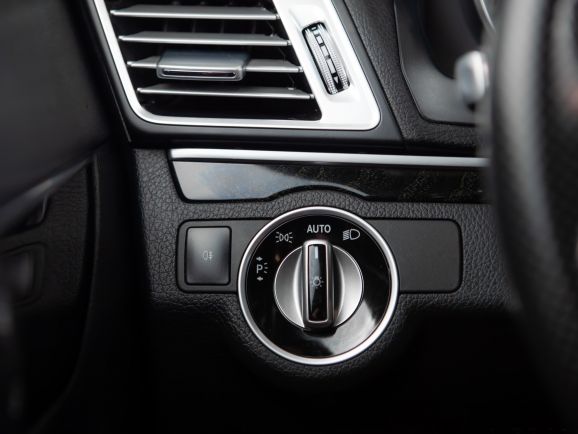 Mercedes-Benz E-класс, АТ, 2015 фото 18