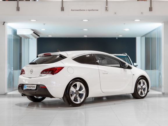 Opel Astra GTC, АТ, 2013 фото 4