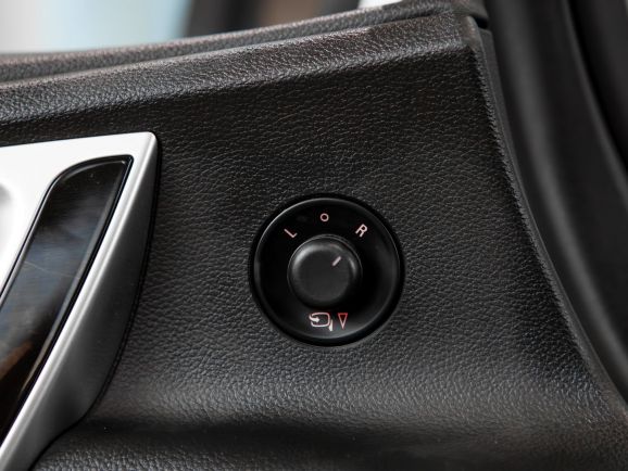 Opel Astra GTC, АТ, 2013 фото 8