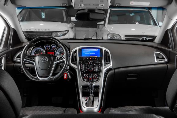 Opel Astra GTC, АТ, 2013 фото 11